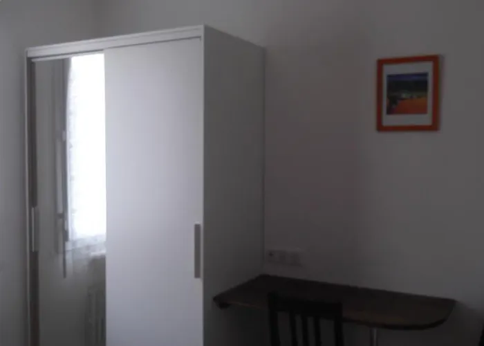 Отель Du Dauphine Альвар