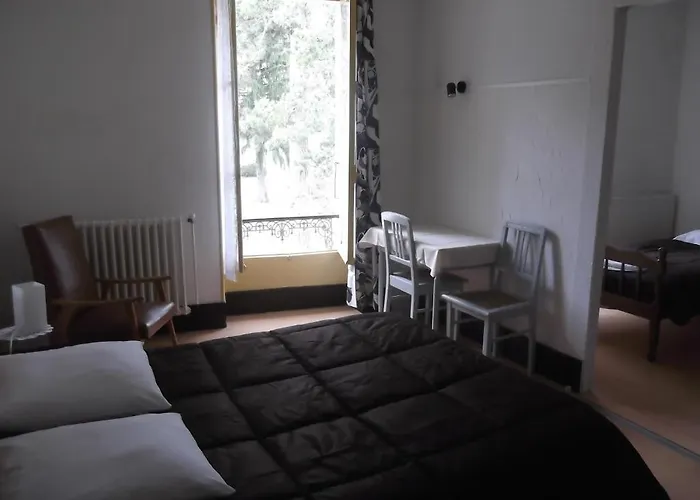 Отель Du Dauphine Альвар